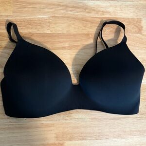 NWOT Victoria's Secret Black Wireless Everyday Tshirt Bra